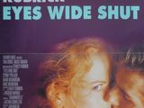 affiche du film « Eyes Wide Shut », sur laquelle on voit une femme embrassant un enfant