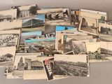 plusieurs anciennes cartes postales représentant différents types de bâtiments et d'édifices