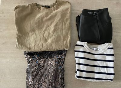 deux vêtements posés par terre