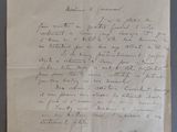 un gros plan d'un morceau de papier sur lequel on a écrit