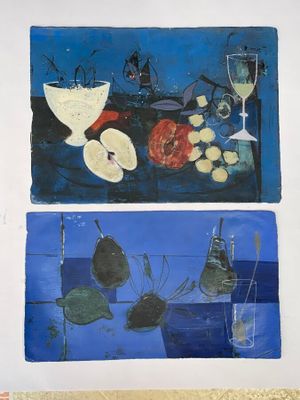deux tableaux représentant des fruits et un verre de vin sur la table