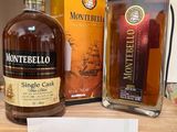 Trois bouteilles d'alcool sont posées sur une étagère, accompagnées d'une étiquette de prix