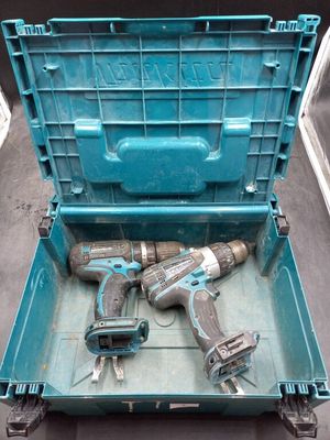une image représentant une boîte à outils contenant deux forets