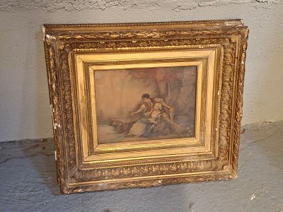une photo d'un tableau posé par terre à côté d'un vase