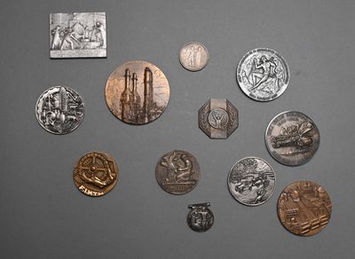 a lot of coins that are sitting on a table