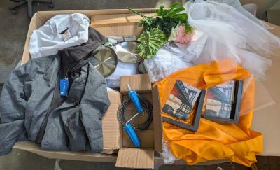 271 / 1 palette de 90 kg de mix (support TV, jupes, al…