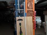 un porte-outils dans un garage