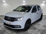 une photo d'une dacia blanche garée dans un garage