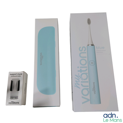 une boîte contenant une brosse à dents, à côté d'un tube de dentifrice