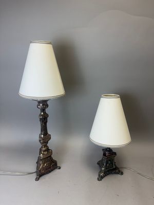 une paire de lampes de table anciennes en forme de grenouille et de grenouille