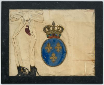 tableau encadré représentant un homme coiffé d'une couronne et arborant des armoiries
