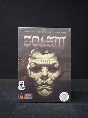 La jaquette d'un jeu vidéo intitulé « Golemt » est représentée sur une surface noire.