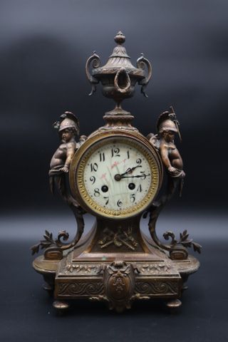 Pendule de cheminée Napoléon III en bronze de forme violonnée et ...