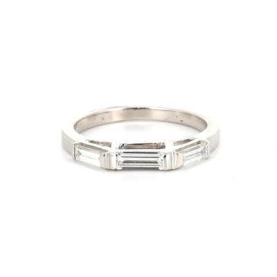 a white gold ring with three baguets of diamonds