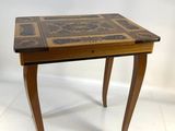 une image représentant une table en bois avec un plateau en carrelage et des pieds