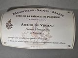 a plaque with a picture of a bird on it