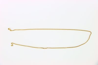 an image of a gold necklace on a white background