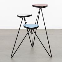 Un support décoratif pour plantes, en Formica et métal patin… (photo 4)