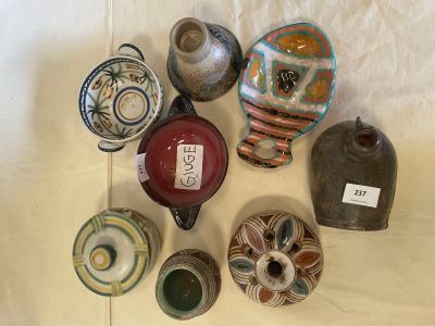 a lot of vases that are sitting on a table