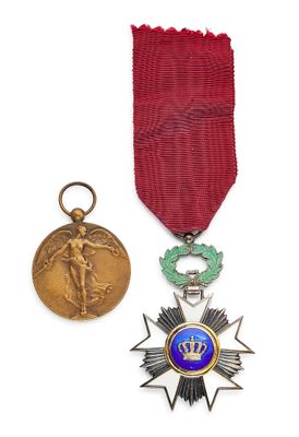 deux médailles et une médaille sur fond blanc