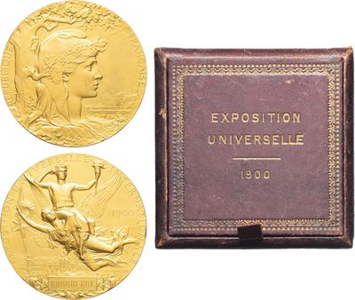 gros plan d'une pièce d'or sur laquelle figure une femme