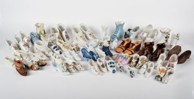 Important lot de sujets en porcelaine et bois représentant d… - Photo 1