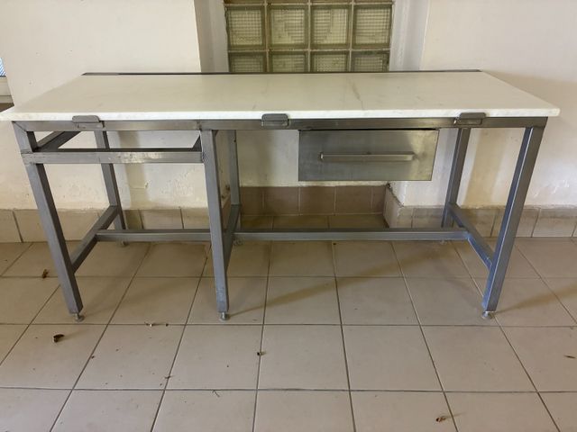 Table inox plateau polypropène. 170 x 65 cm