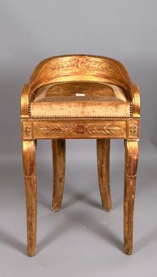 Rare tabouret haut en bois doré, pieds cambrés, assise gondo…