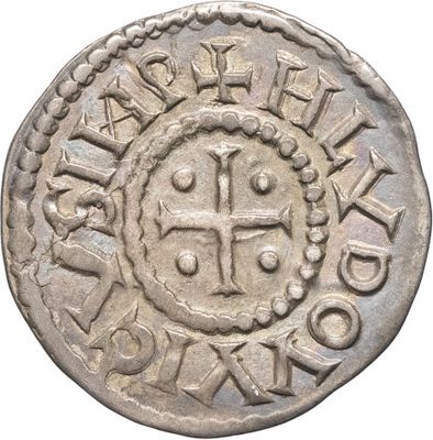 une pièce de monnaie en argent portant l'image d'une croix