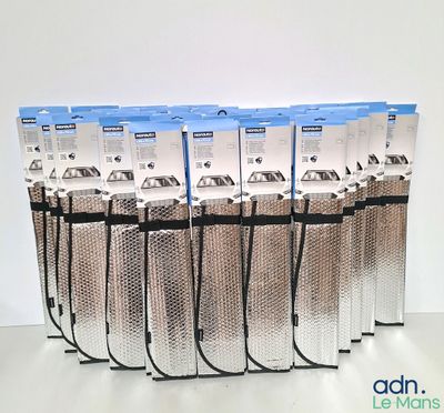 six paquets de sachets sous vide sont alignés sur une surface blanche