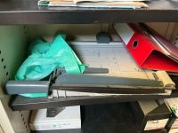 Un massicot manuel de bureau à levier