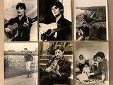 plusieurs photos en noir et blanc d'un homme jouant de la guitare et d'une femme jouant de la guitare