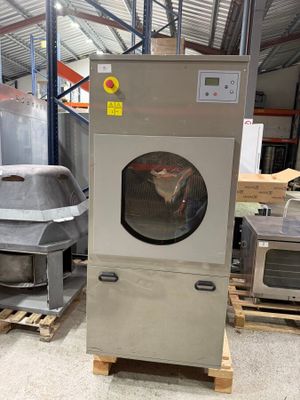 a machine that is sitting in the middle of a warehouse