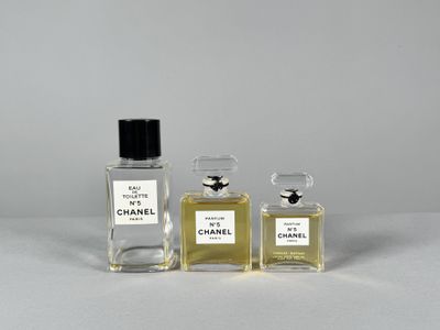 CHANEL. Deux flacons FACTICE / DUMMY de parfum N° 5. 14 et 2…