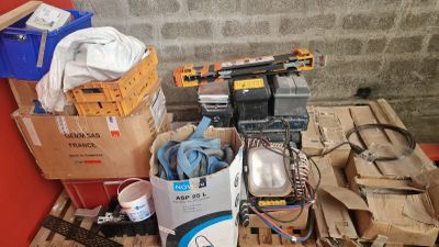 a pile of assorted items sitting on a pallet
