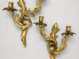 paire d'appliques murales anciennes en laiton ornées de feuilles et de fleurs