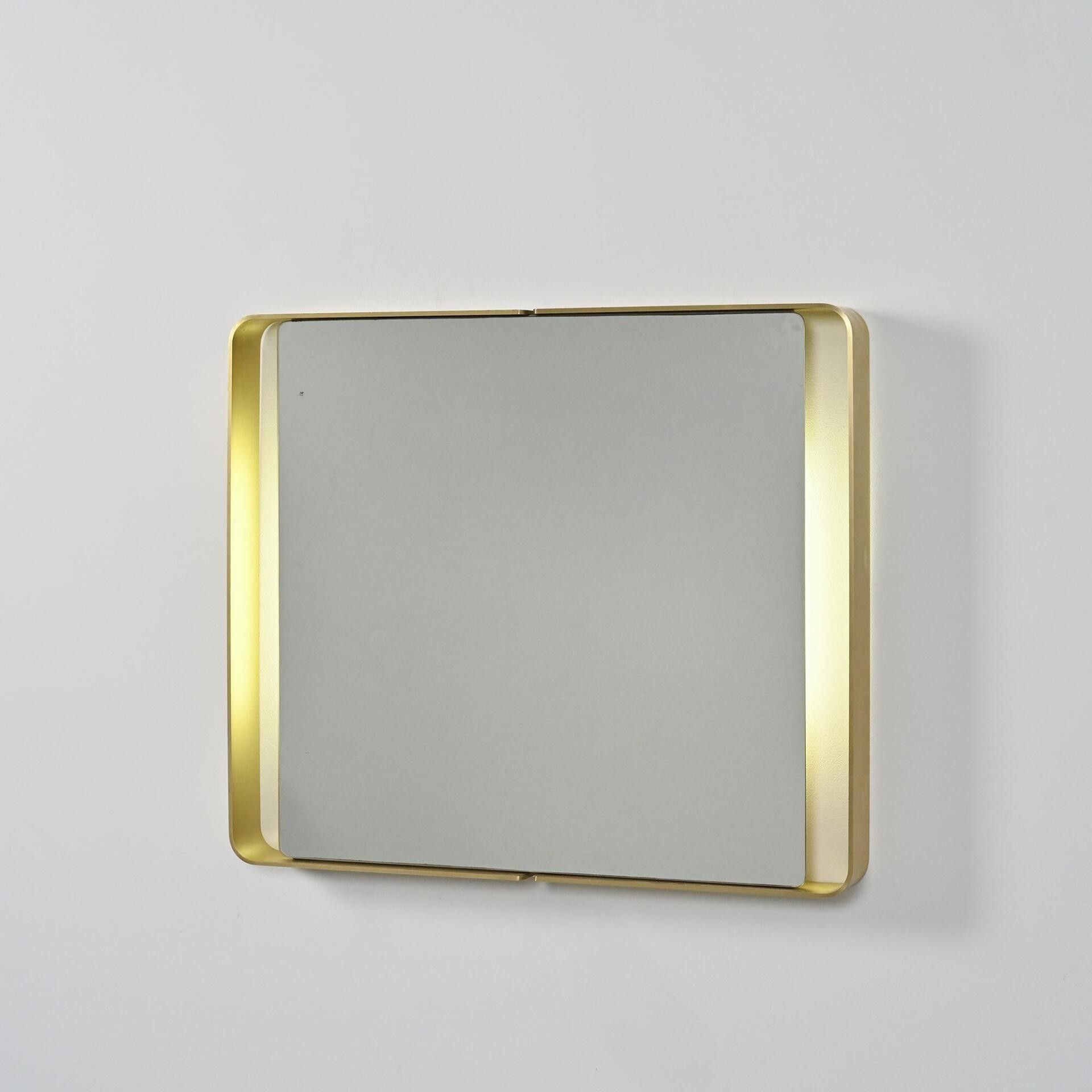 Miroir rectangulaire éclairant en métal doré - Travail 1970 - H. 70 cm, L. 82 cm