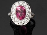 Bague ovale en rubis et diamants