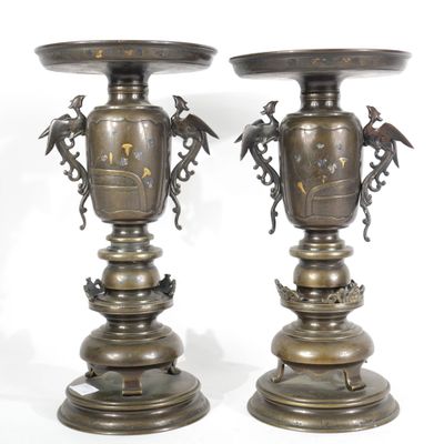 deux vases superposés