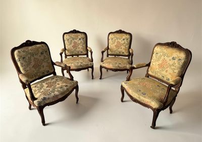 quatre chaises avec rembourrage floral rembourrage rembourrage rembourrage rembourrage rembourrage rembourrage rembourrage