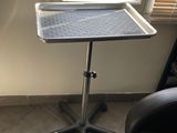 un plateau posé sur une table