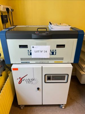 a machine that is sitting on top of a cart