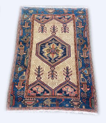 gros plan d'un tapis sur fond blanc