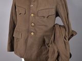 une photo d'une veste militaire sur un mannequin