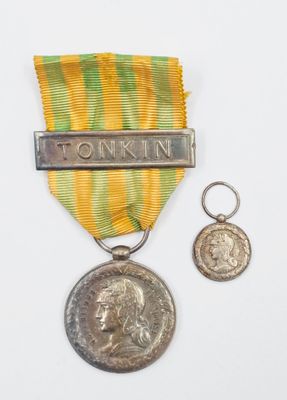 une image représentant une médaille sur laquelle figure une autre médaille, et une médaille sur laquelle figure une autre médaille