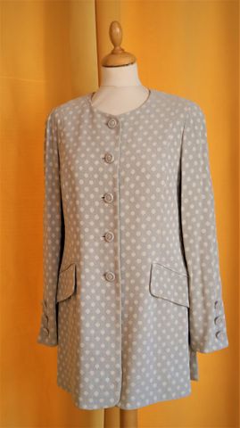 NINA RICCI Édition boutique – Veste longue grise à pois blanc. Ta...
