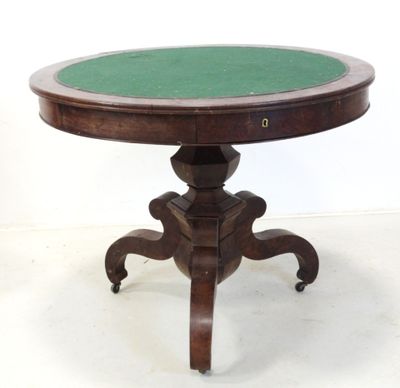 une image représentant une table au plateau vert