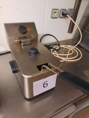 l'image d'une machine posée sur un comptoir