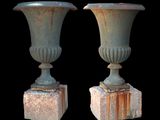 deux vases superposés