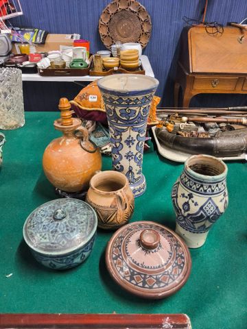 Lot de céramique Afrique du Nord, pot couvert, vase et pichet